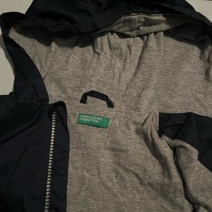 JACKET WITH HOOD AND POCKETS